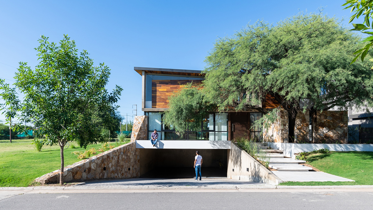 IASE Arquitectos completes Nagus House in Córdoba
