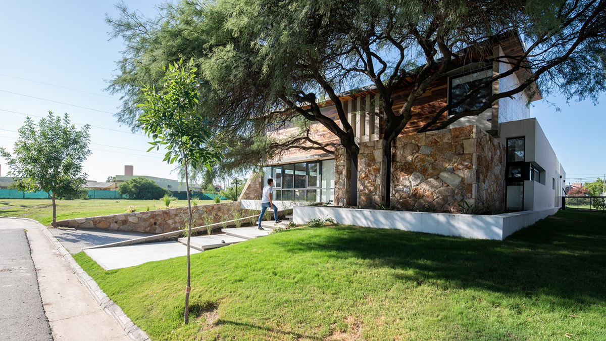 IASE Arquitectos completes Nagus House in Córdoba