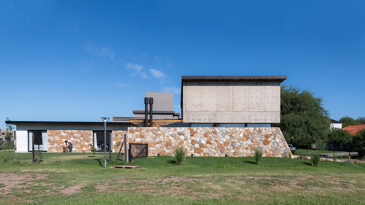 IASE Arquitectos completes Nagus House in Córdoba