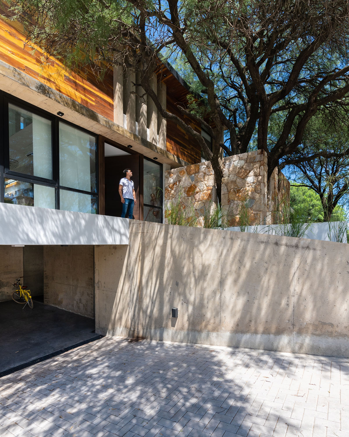 IASE Arquitectos completes Nagus House in Córdoba