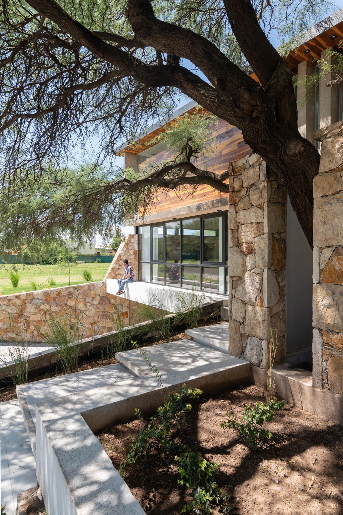 IASE Arquitectos completes Nagus House in Córdoba