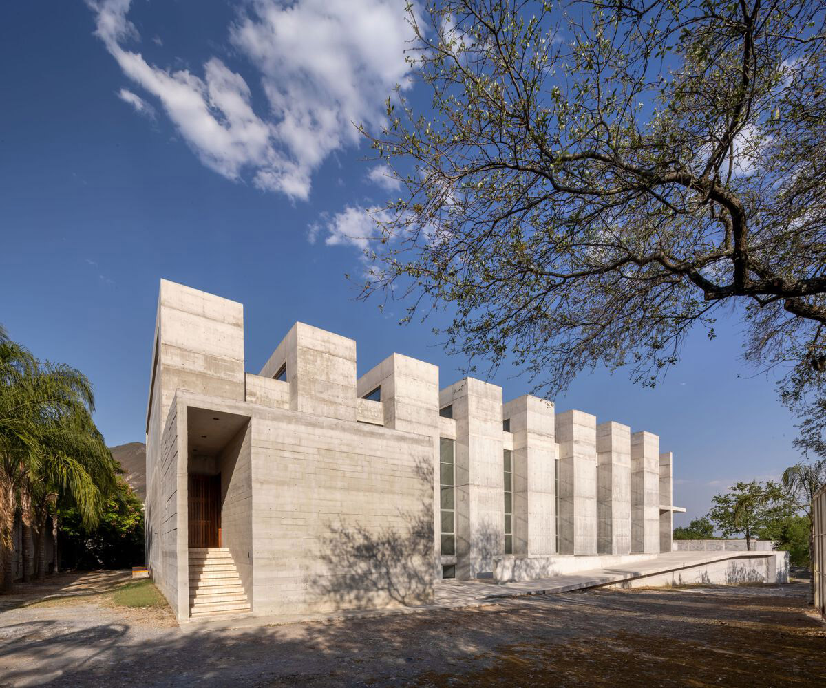 Sliced concrete walls create rhythm and allow abundant natural light for chapel in Monterrey