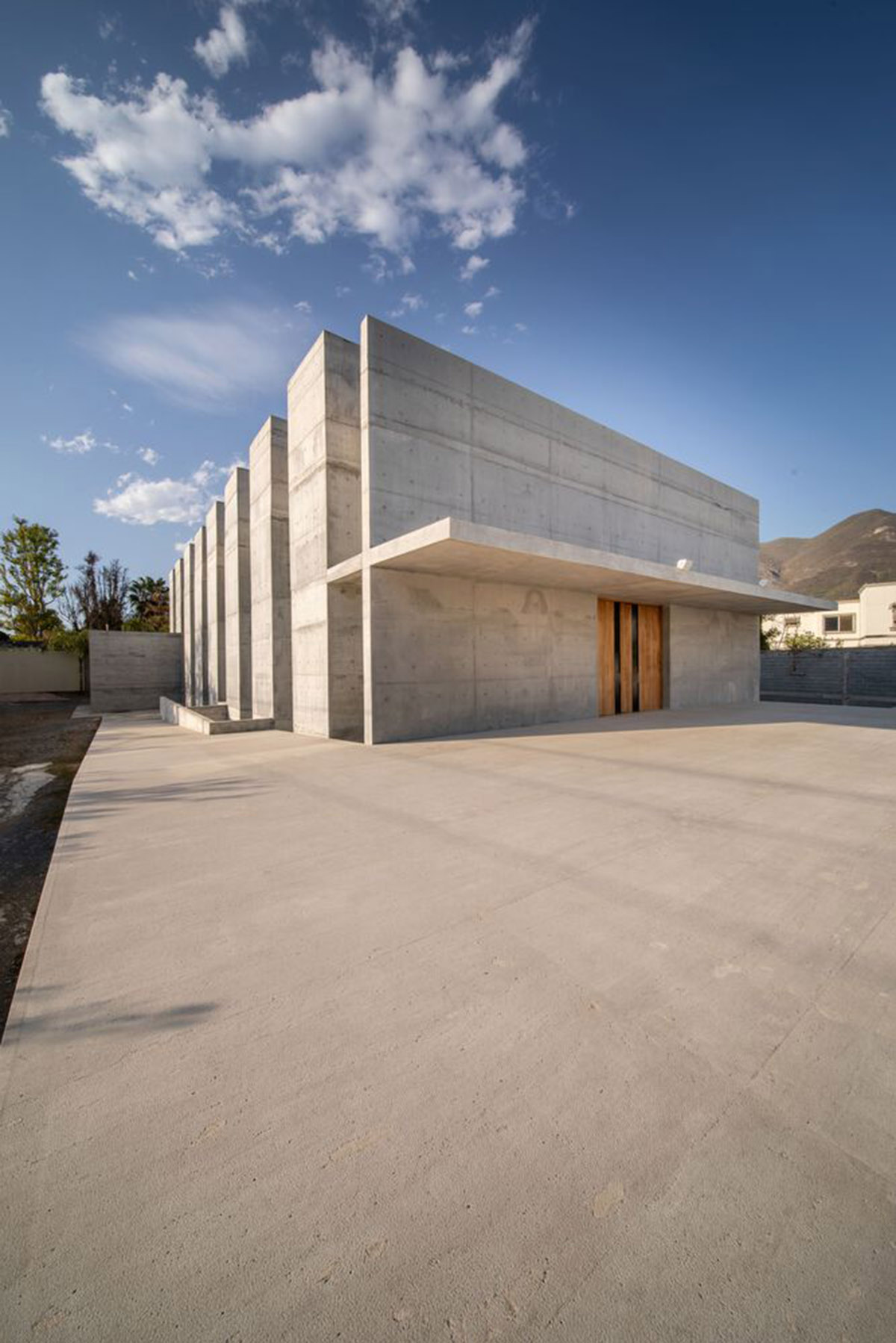Sliced concrete walls create rhythm and allow abundant natural light for chapel in Monterrey