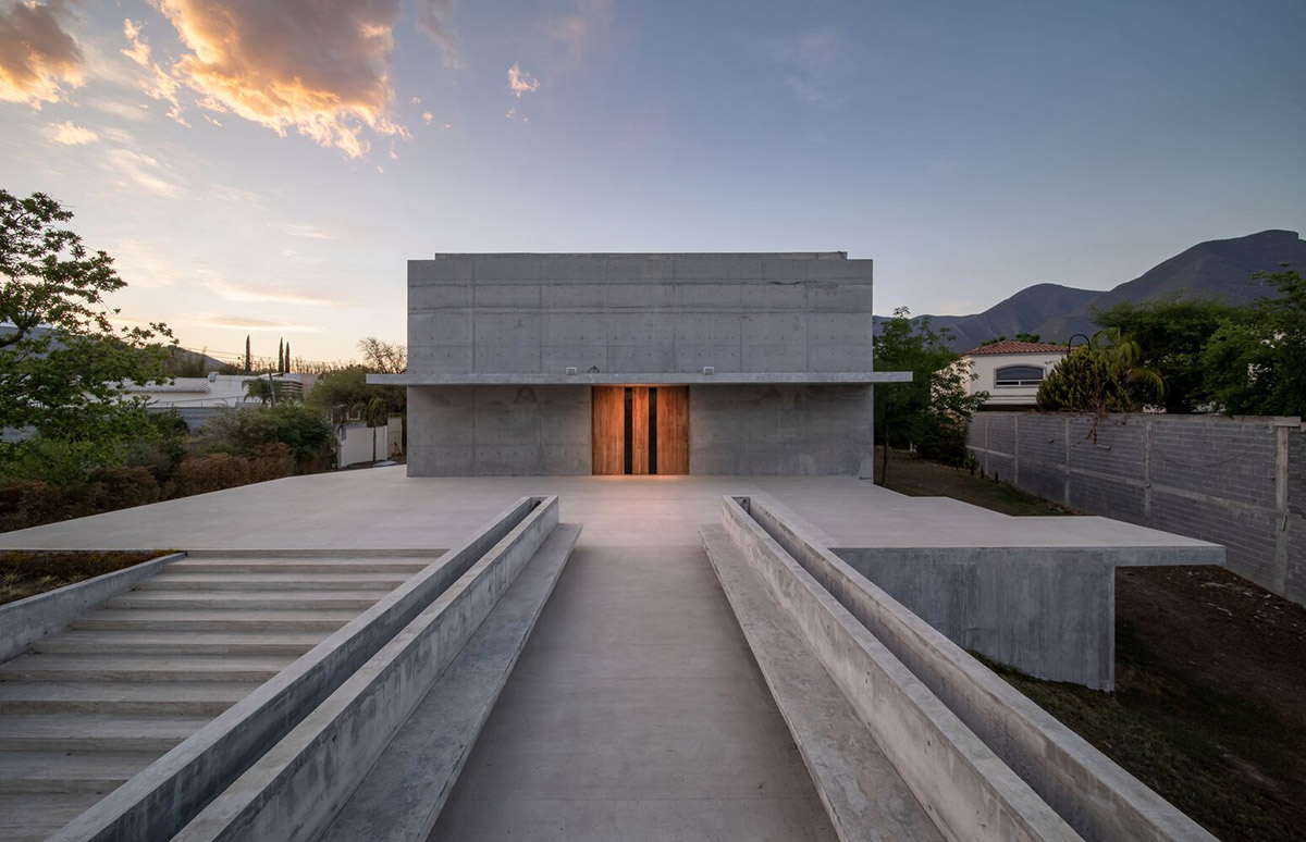 Sliced concrete walls create rhythm and allow abundant natural light for chapel in Monterrey