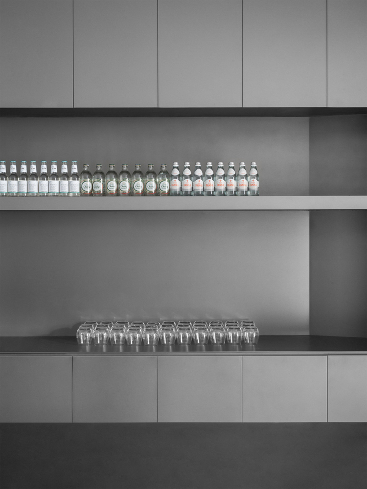 JIANGJIE DESIGN converts cylindrical cement plant into a fashion store in Hangzhou