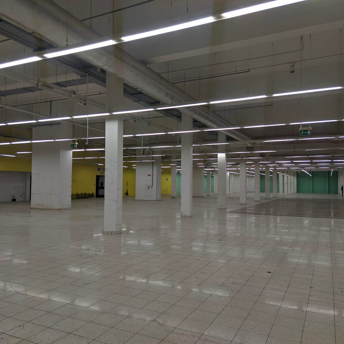 Shigeru Ban and VAN install paper partition shelters for Ukrainian refugees in Poland 