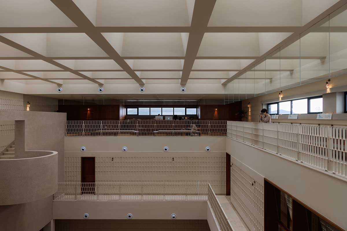 The Lighthouse Hotel reinterprets traditional fishing village settlements on a steep reef in Zhoushan