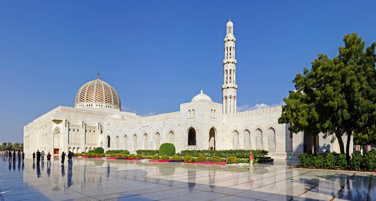 Sultan Qaboos Grand Mosque, Muscat: An Iconic Architectural Wonder