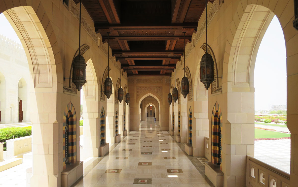 Sultan Qaboos Grand Mosque, Muscat: An Iconic Architectural Wonder
