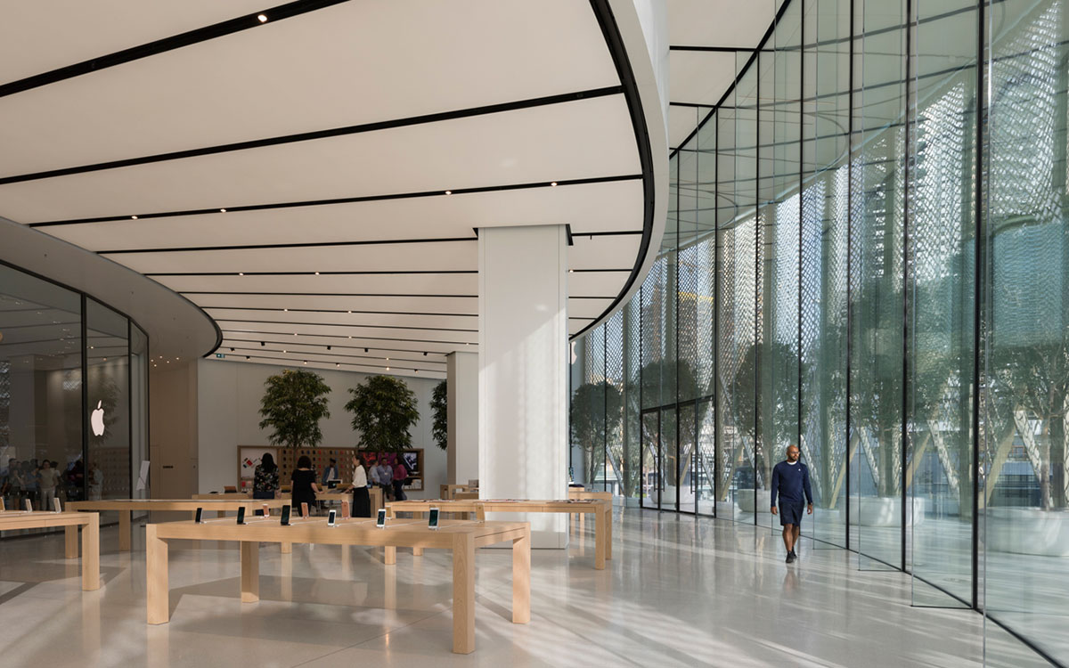 Foster+Partners revives Apple Dubai Mall with one of the world&rsquo;s largest kinetic installations