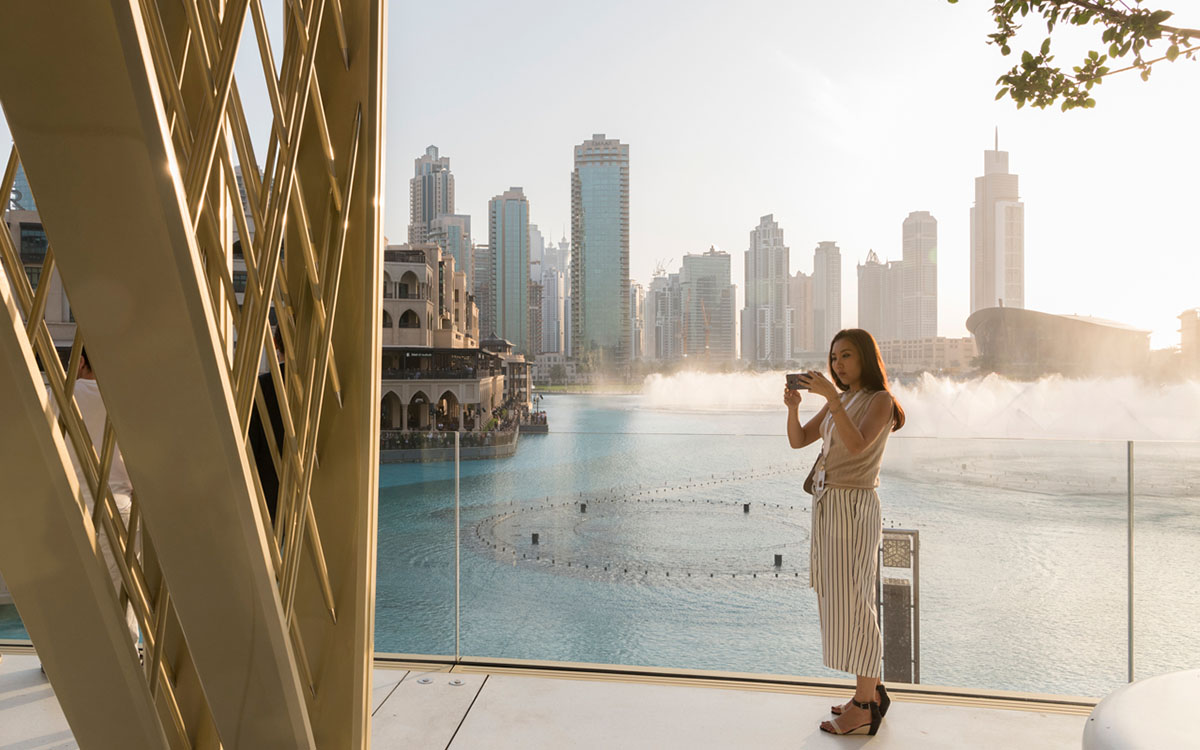 Foster+Partners revives Apple Dubai Mall with one of the world&rsquo;s largest kinetic installations