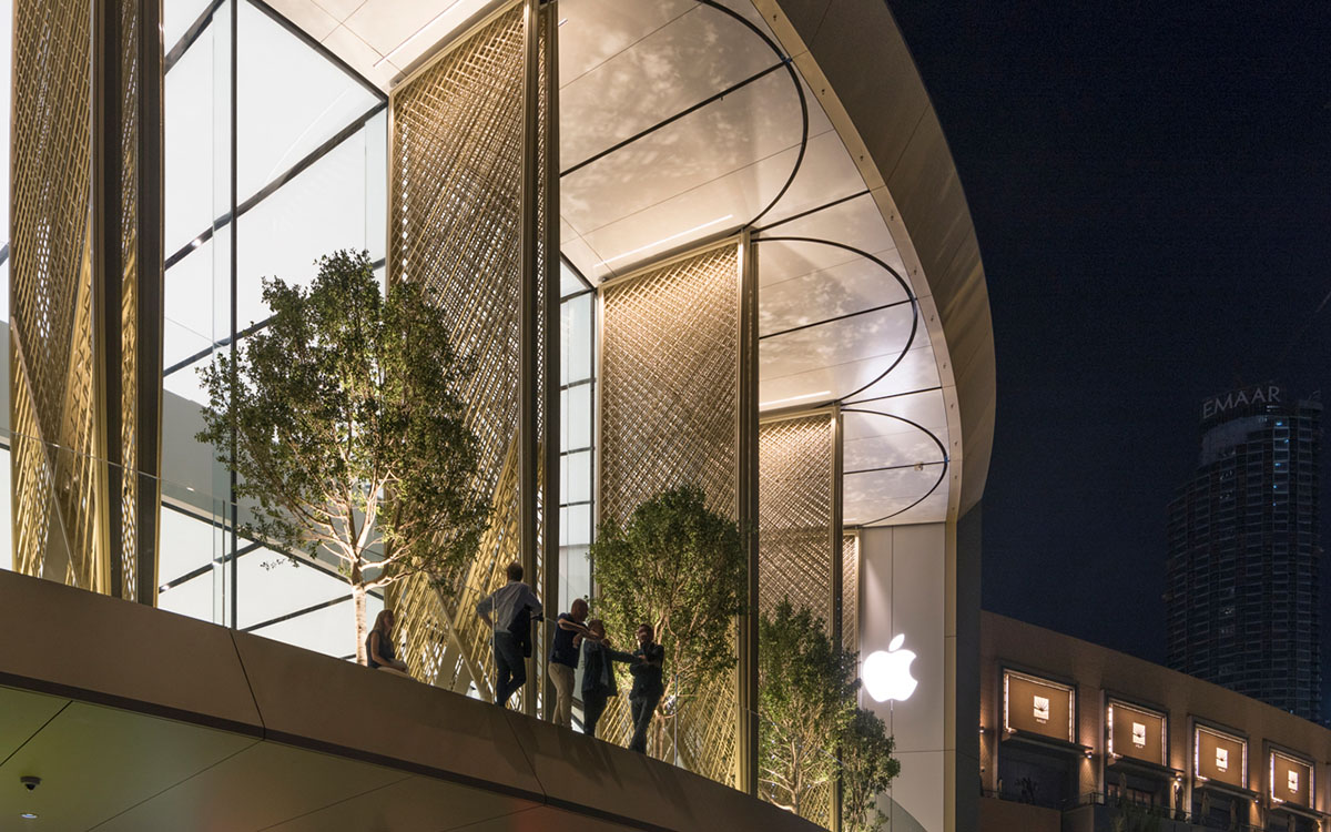 Foster+Partners revives Apple Dubai Mall with one of the world&rsquo;s largest kinetic installations