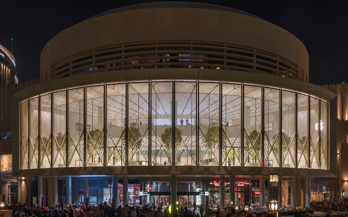Foster+Partners revives Apple Dubai Mall with one of the world&rsquo;s largest kinetic installations