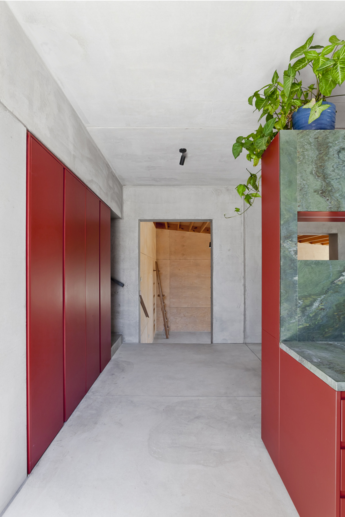 Koulas Residence in Cyprus refers to Koulas' medieval watchtowers with its vertical compact volume