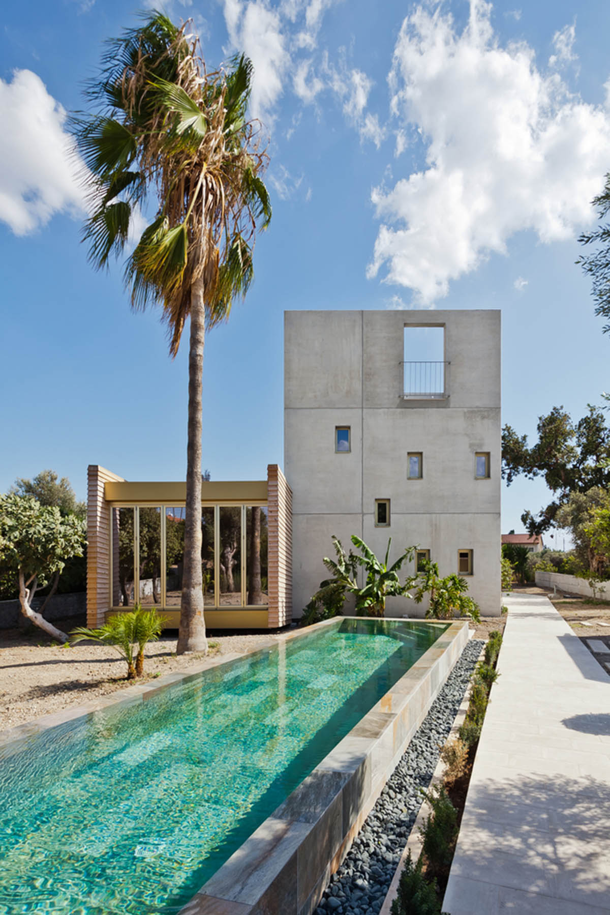 Koulas Residence in Cyprus refers to Koulas' medieval watchtowers with its vertical compact volume
