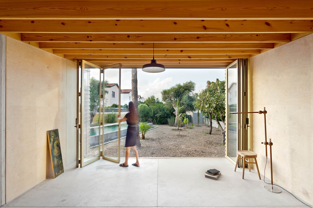 Koulas Residence in Cyprus refers to Koulas' medieval watchtowers with its vertical compact volume