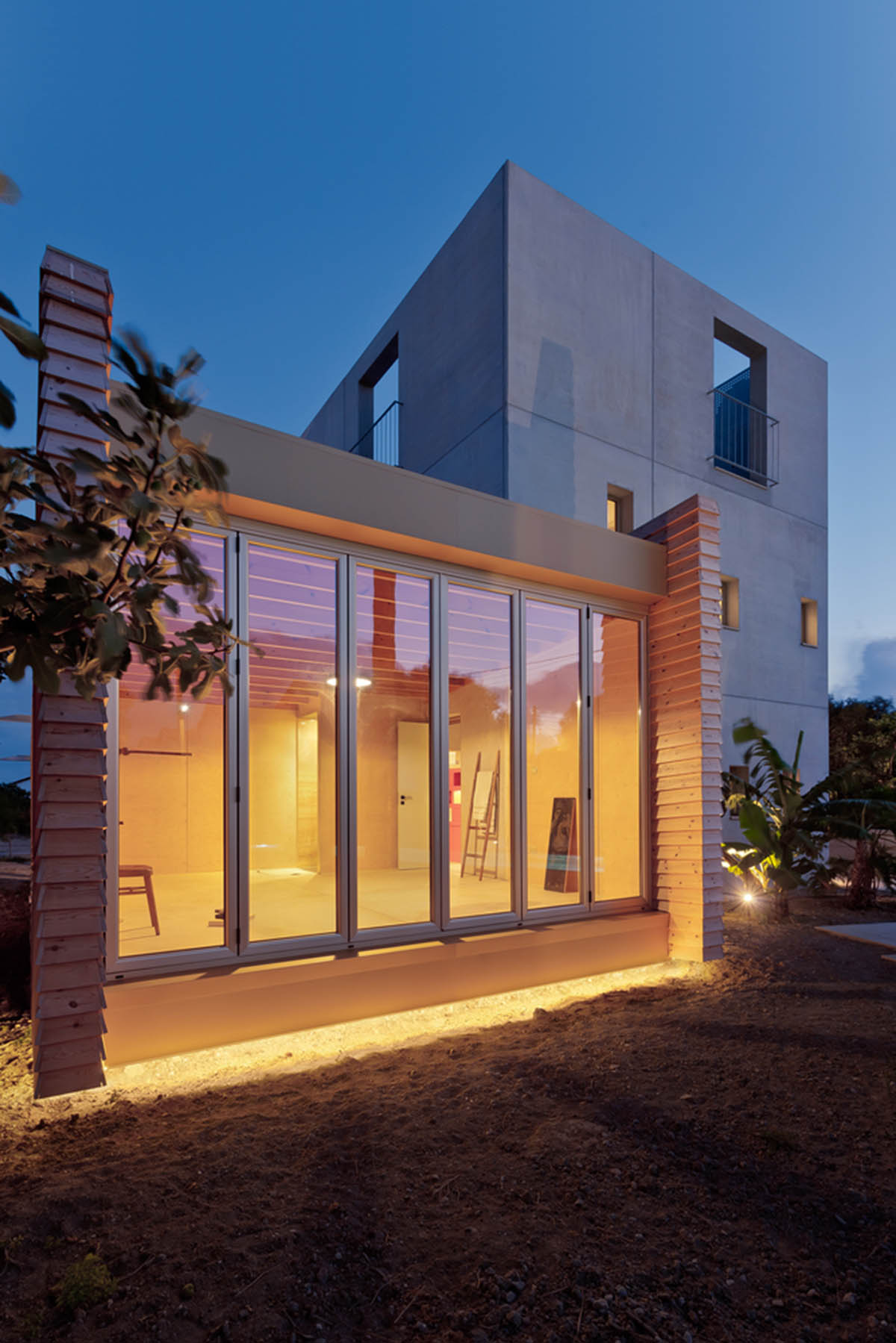 Koulas Residence in Cyprus refers to Koulas' medieval watchtowers with its vertical compact volume