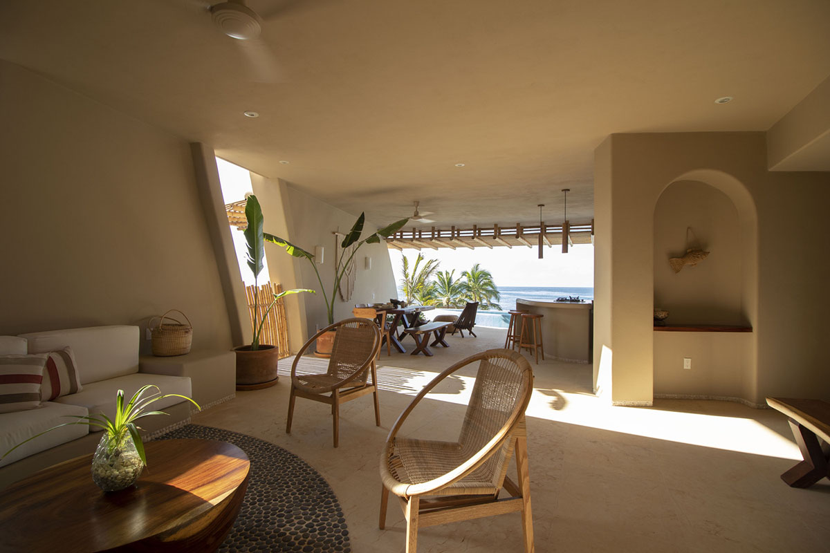 Zozaya Arquitectos built beachfront residences creating sculpted details in surf villa of Troncones