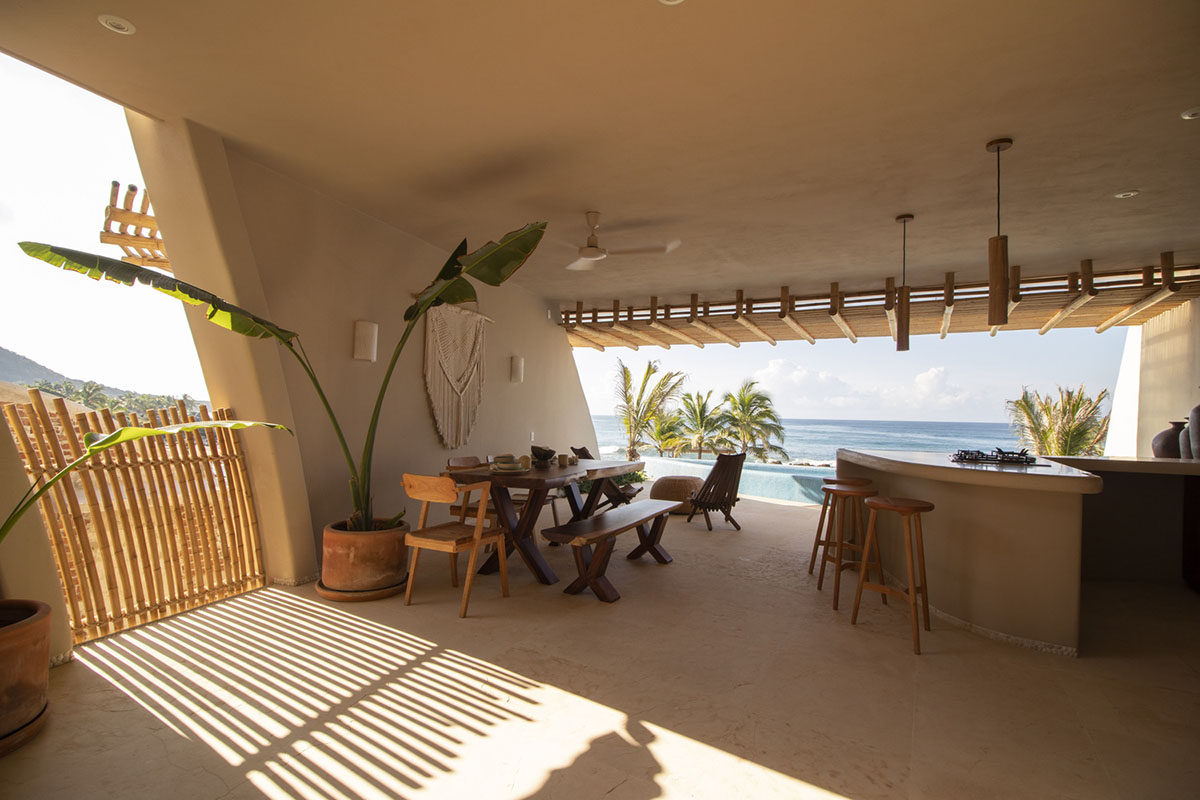 Zozaya Arquitectos built beachfront residences creating sculpted details in surf villa of Troncones