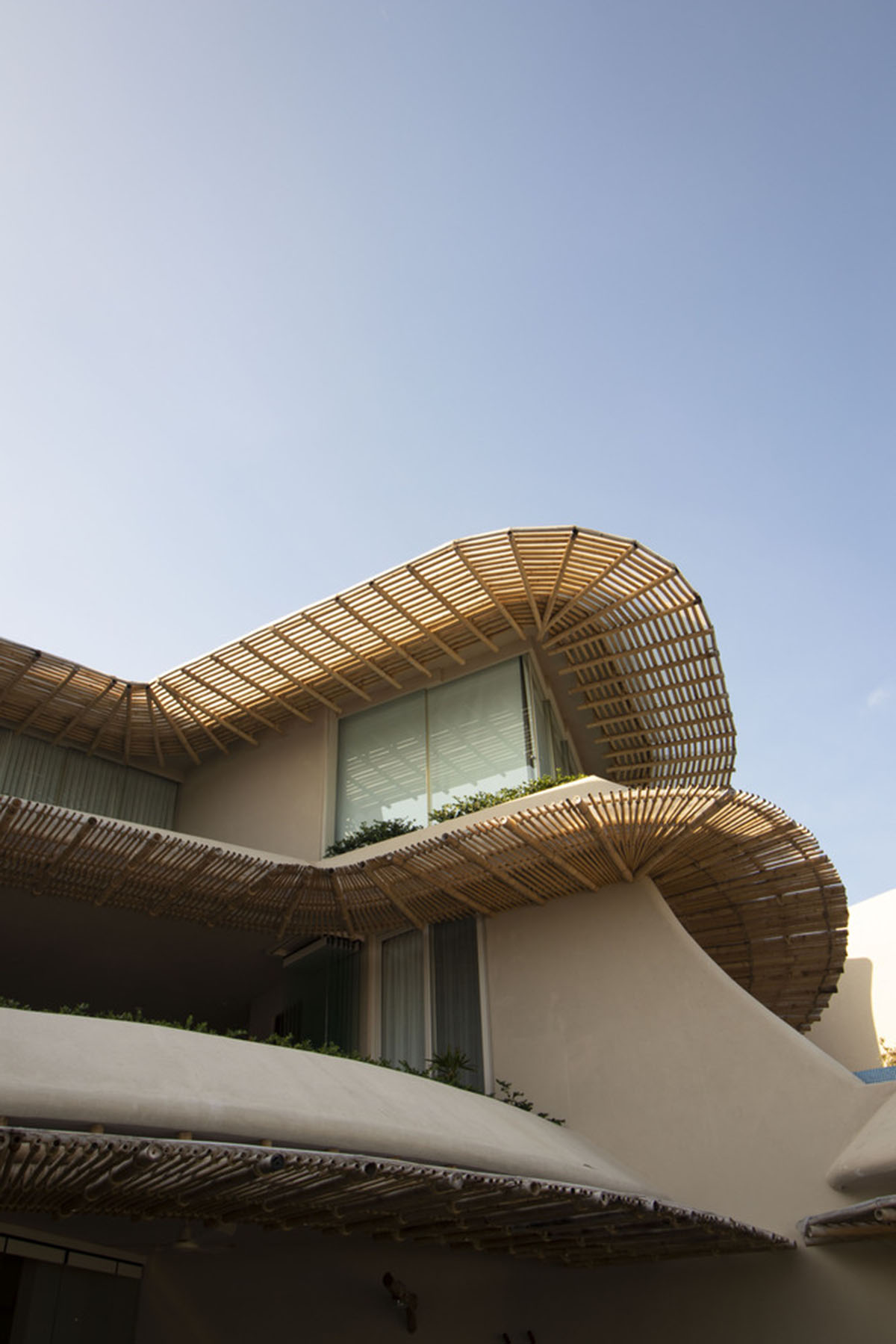 Zozaya Arquitectos built beachfront residences creating sculpted details in surf villa of Troncones