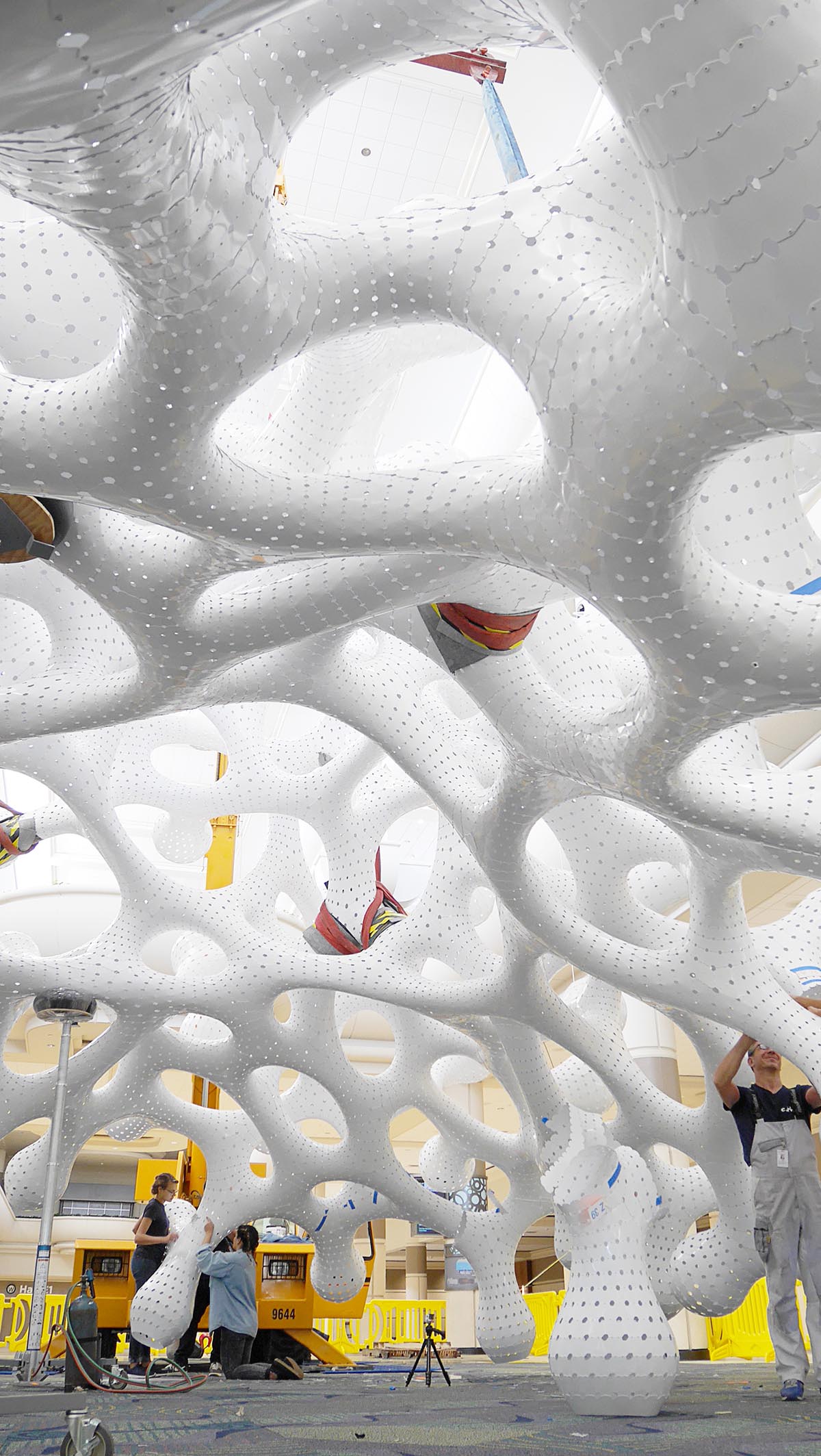 Marc Fornes installs a cloud-like barnacle structure for Orlando&rsquo;s Convention Centre