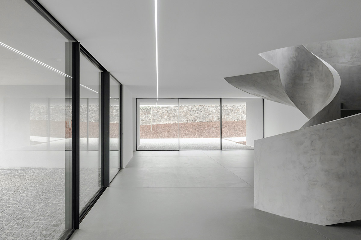 Raulino Silva's Unusual and Versatile Cat and Dog Hotel It's a Delight