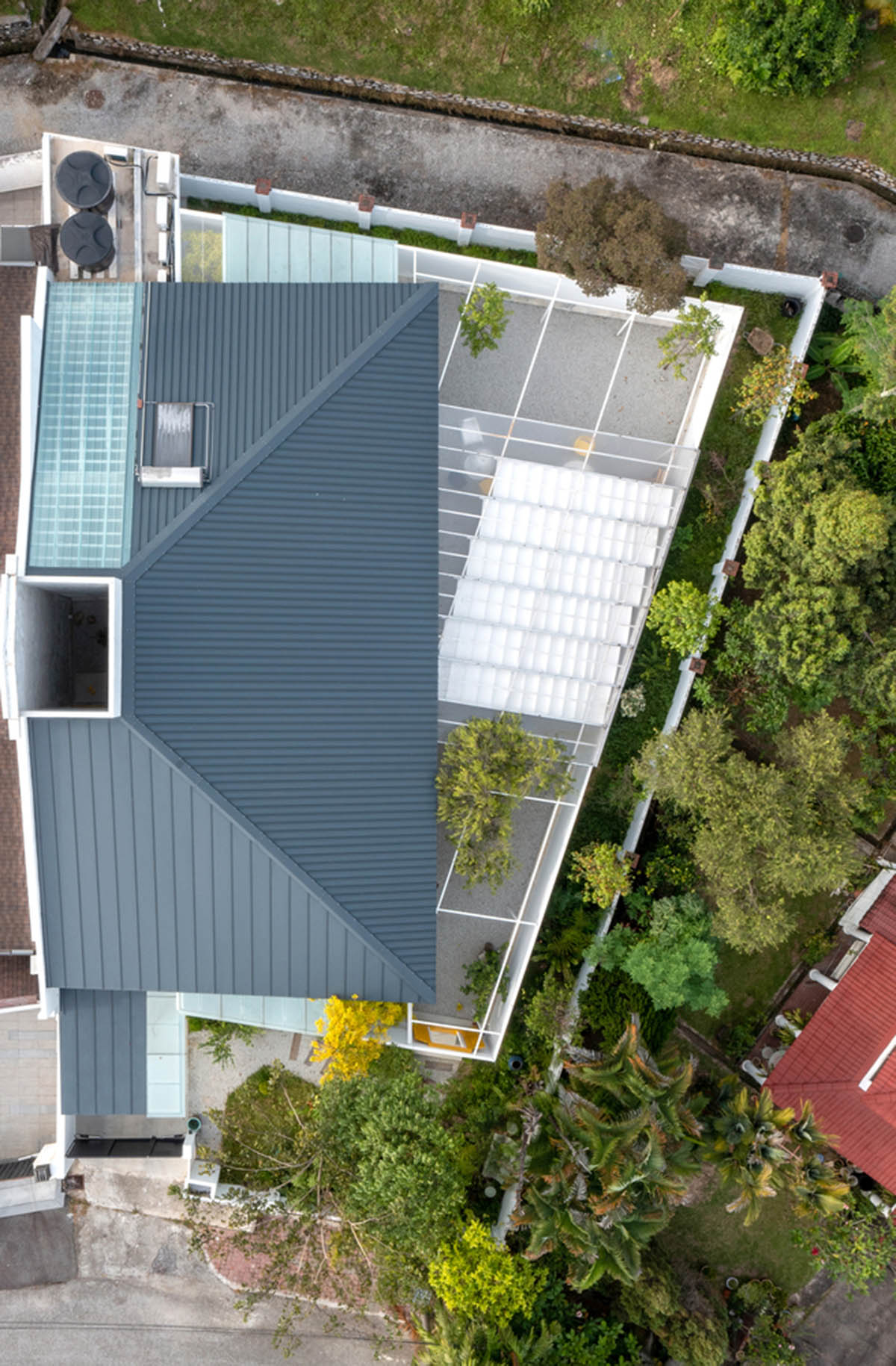 Malaysian home by Core Design Workshop is shaped by artworks and a large inner garden