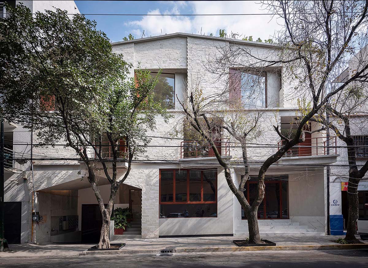 CPDA Arquitectos completes housing with dusty pink residential volumes in Mexico city