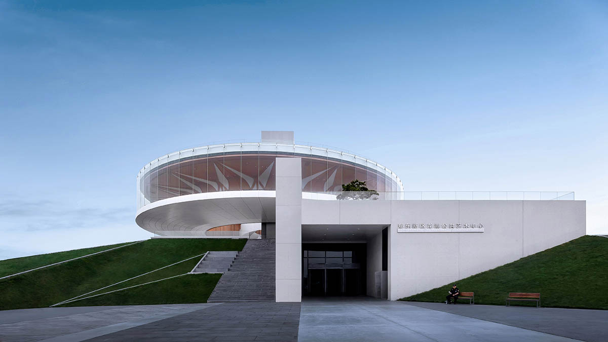 STUDIO A+ designs climbable ring-shaped art center on a green mound in Zhengzhou