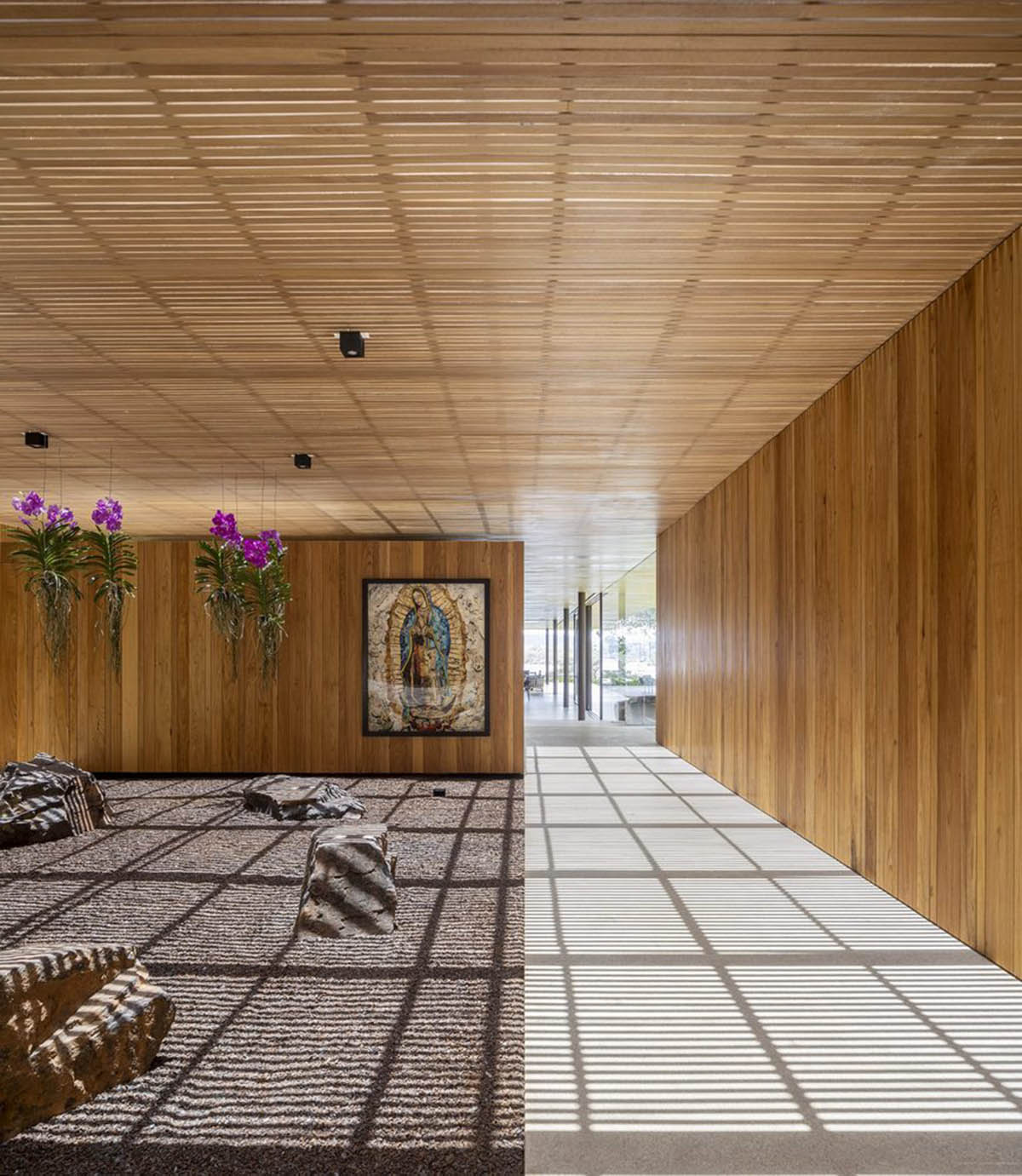 Jacobsen Arquitetura built pavilion-like vacation home referring to Brazilian farmhouses