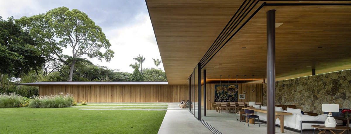 Jacobsen Arquitetura built pavilion-like vacation home referring to Brazilian farmhouses