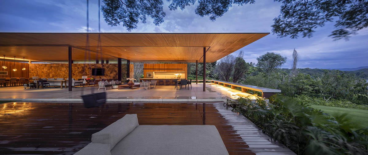 Jacobsen Arquitetura built pavilion-like vacation home referring to Brazilian farmhouses