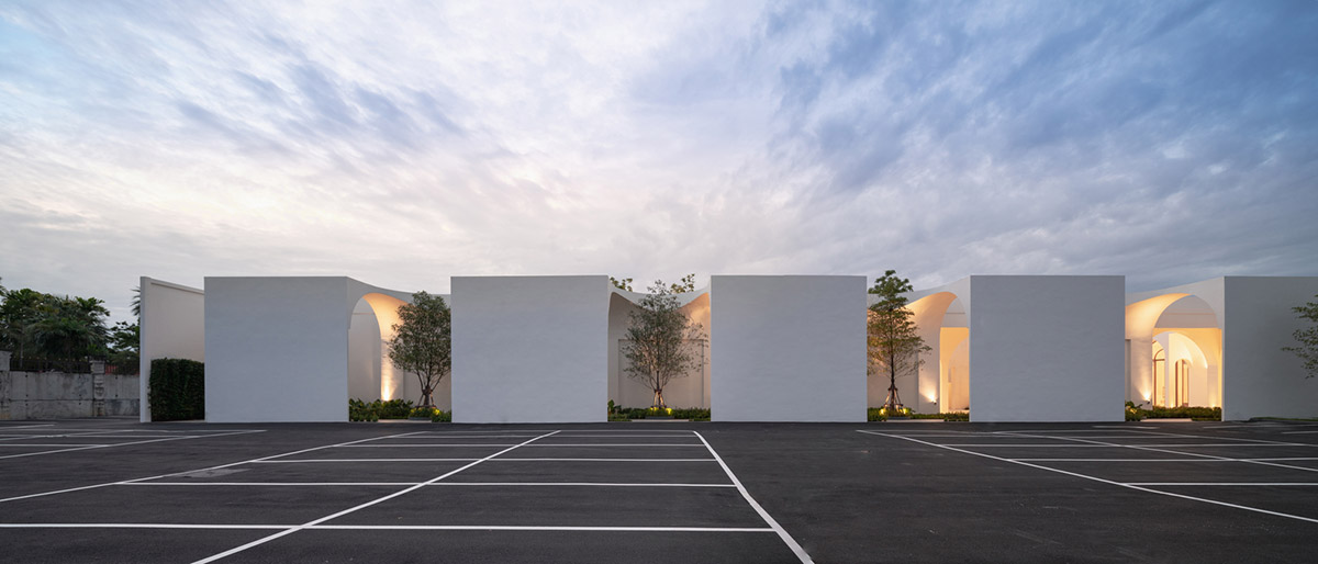 PHTAA creates flexible wedding venue with half-arch modular elements and white curved walls