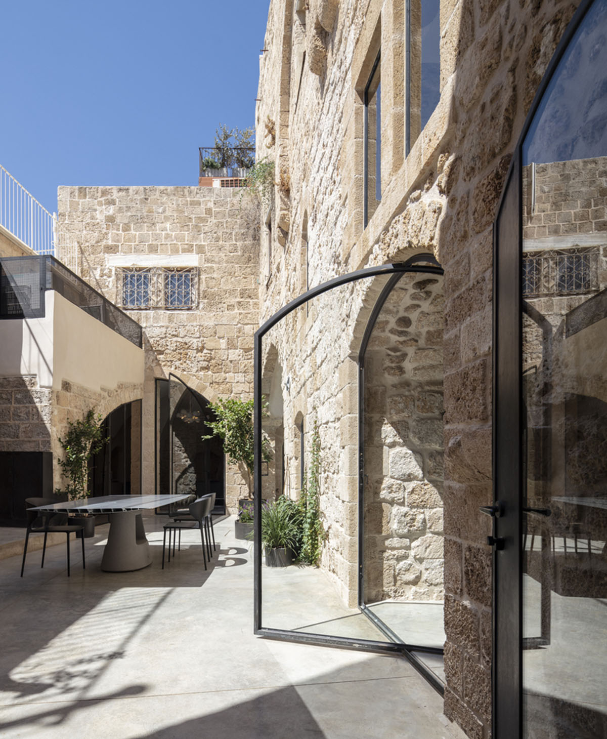 Pitsou Kedem Architects creates interior with arched doorways in a historic apartment in Israel