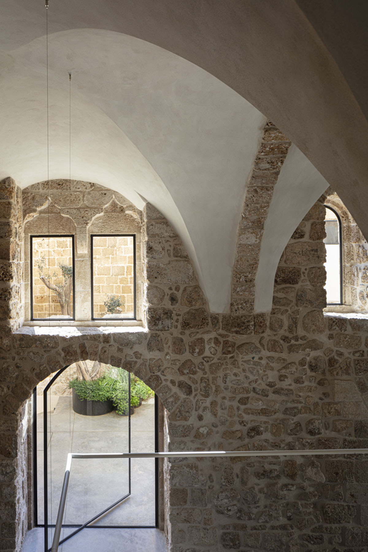 Pitsou Kedem Architects creates interior with arched doorways in a ...