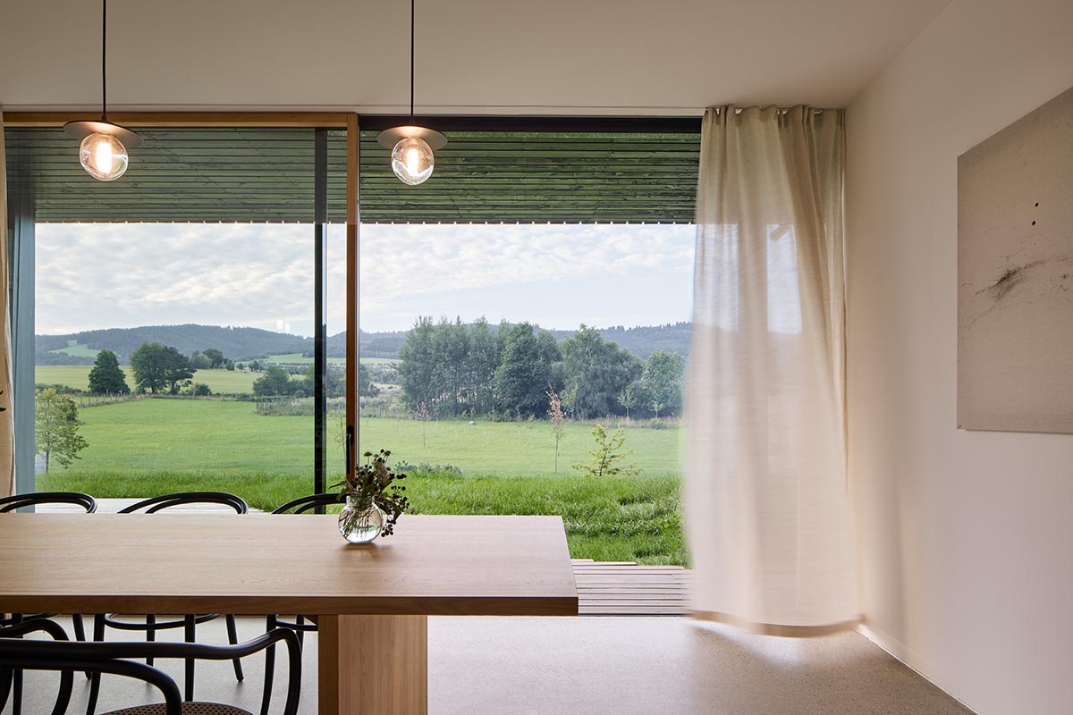 Jakub Jano&scaron;&iacute;k completes Jano&scaron;&iacute;k Headquarters and Showroom in the Czech Republic