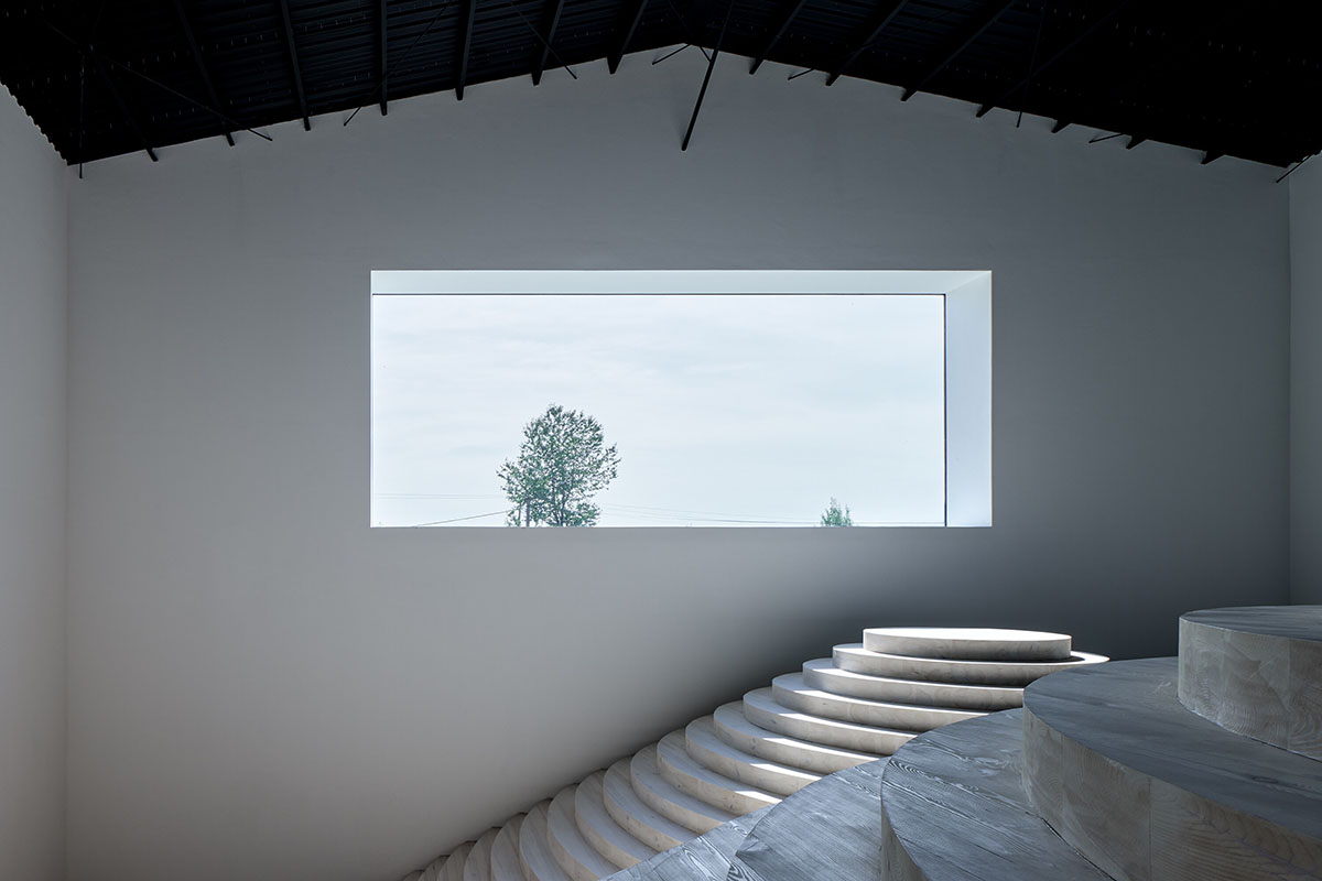 Jakub Jano&scaron;&iacute;k completes Jano&scaron;&iacute;k Headquarters and Showroom in the Czech Republic