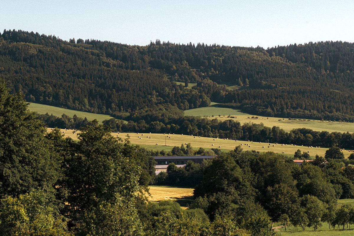 Jakub Jano&scaron;&iacute;k completes Jano&scaron;&iacute;k Headquarters and Showroom in the Czech Republic