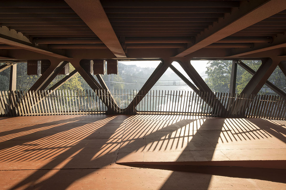 Atelier FCJZ transforms former pedestrian bridge into a bridged art museum in China