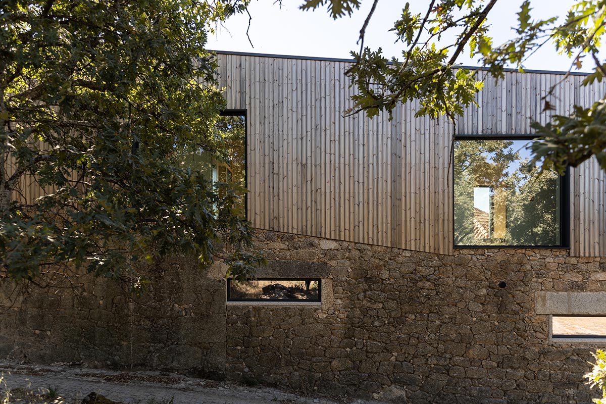 PLATAFORMArq built retreat within tunnel-like stone walls to create 