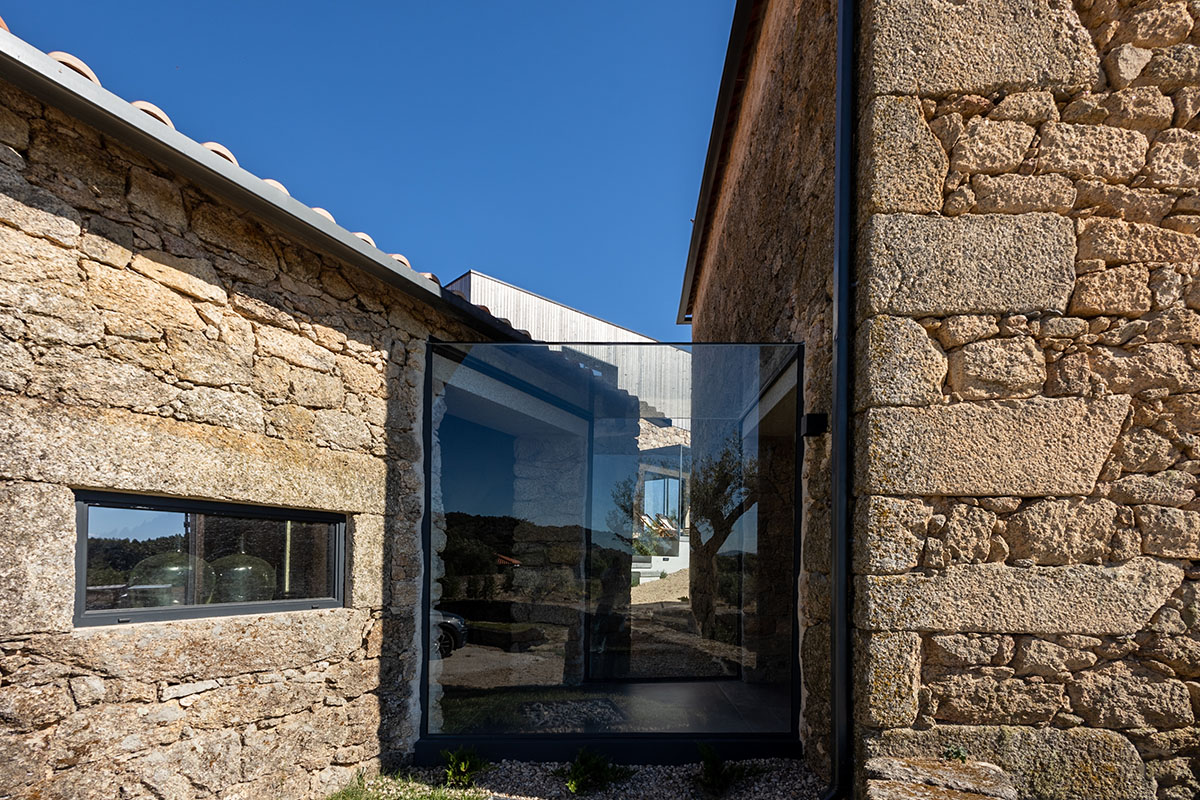 PLATAFORMArq built retreat within tunnel-like stone walls to create 