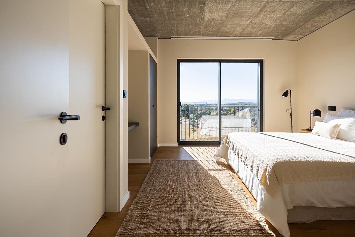 PLATAFORMArq built retreat within tunnel-like stone walls to create 