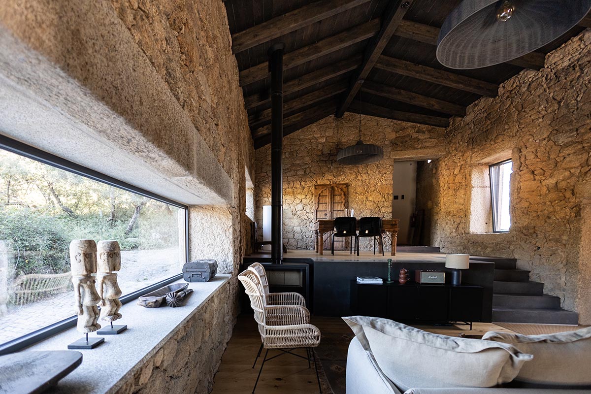 PLATAFORMArq built retreat within tunnel-like stone walls to create 