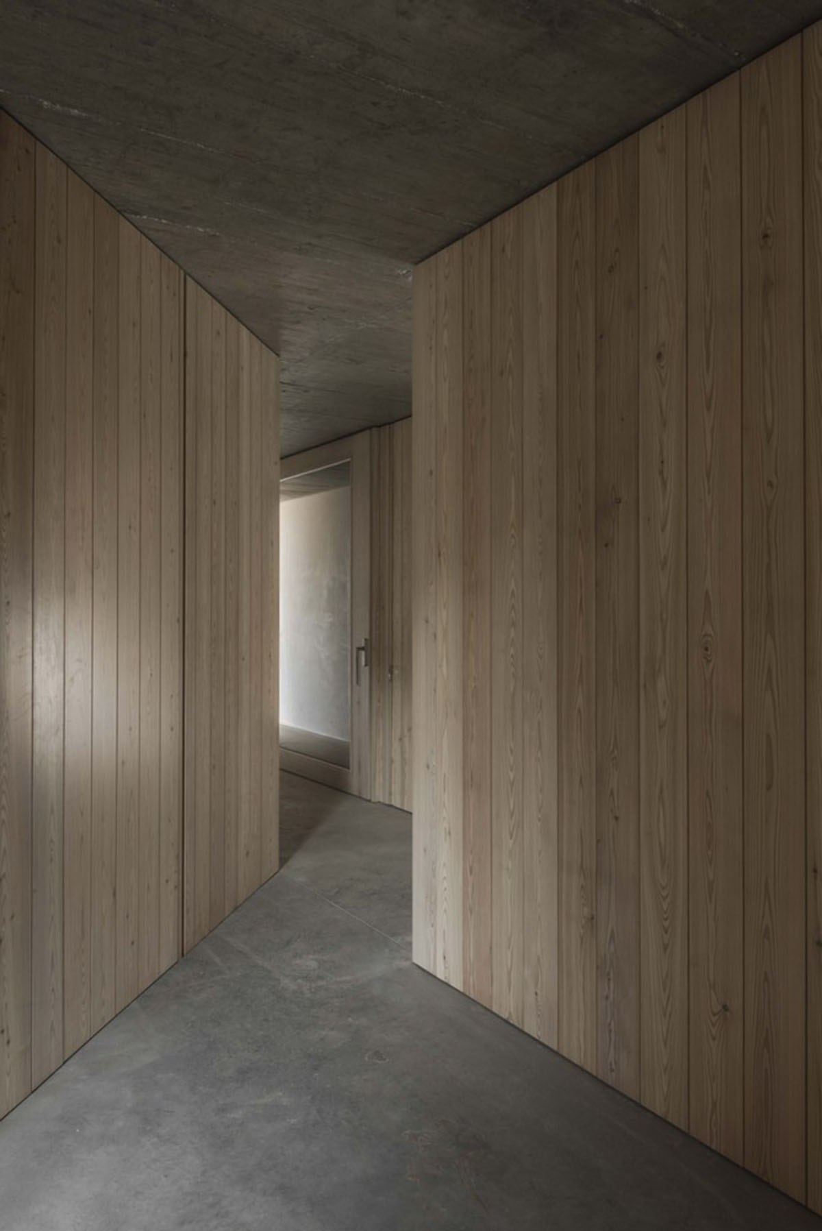 Aires Mateus designs a house that acts like an extension of