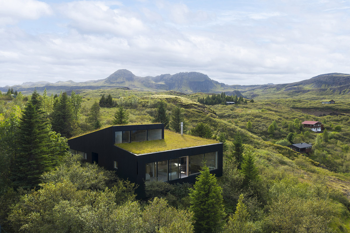 KRADS completes holiday home with inclined green roof towards the great Lake Þingvallavatn in Iceland