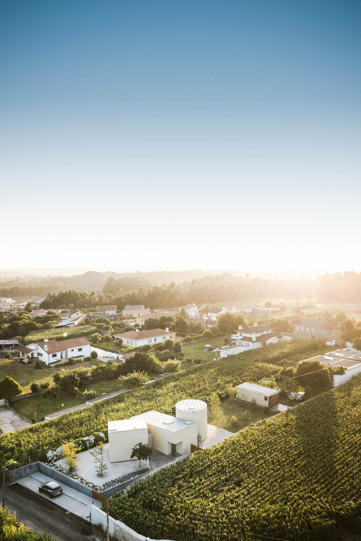 Nelson Resende Arquitecto merges different volumes for office building in agricultural land of Arada