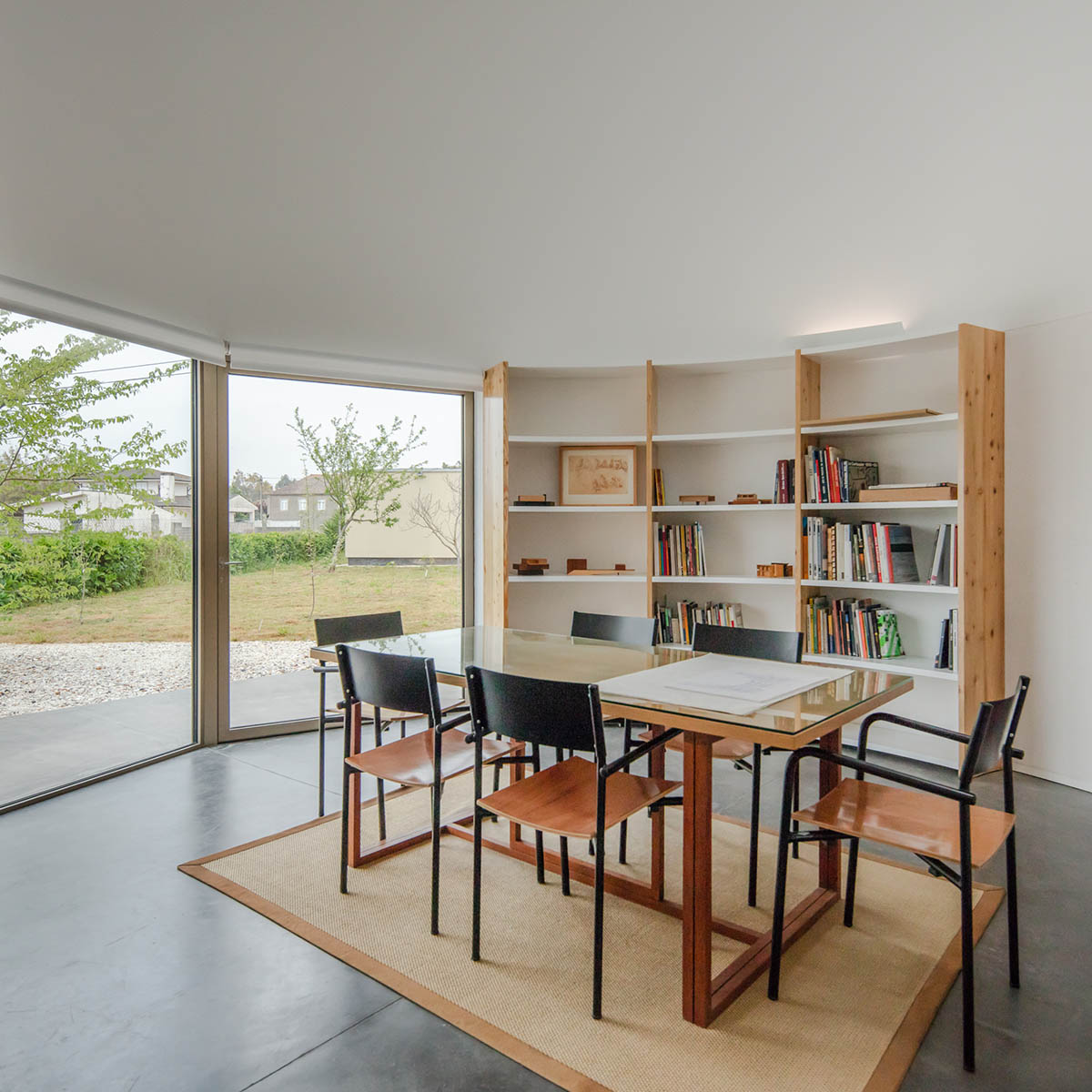 Nelson Resende Arquitecto merges different volumes for office building in agricultural land of Arada