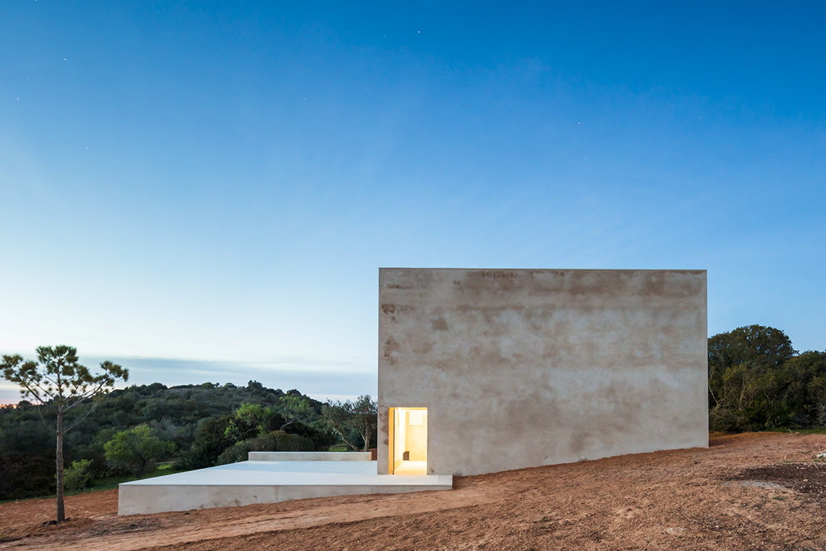 Álvaro Siza completes beige-colored Hillside Chapel in the middle of the natural landscape in Lagos