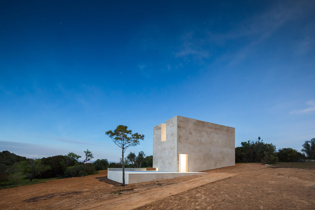 Álvaro Siza completes beige-colored Hillside Chapel in the middle of the natural landscape in Lagos