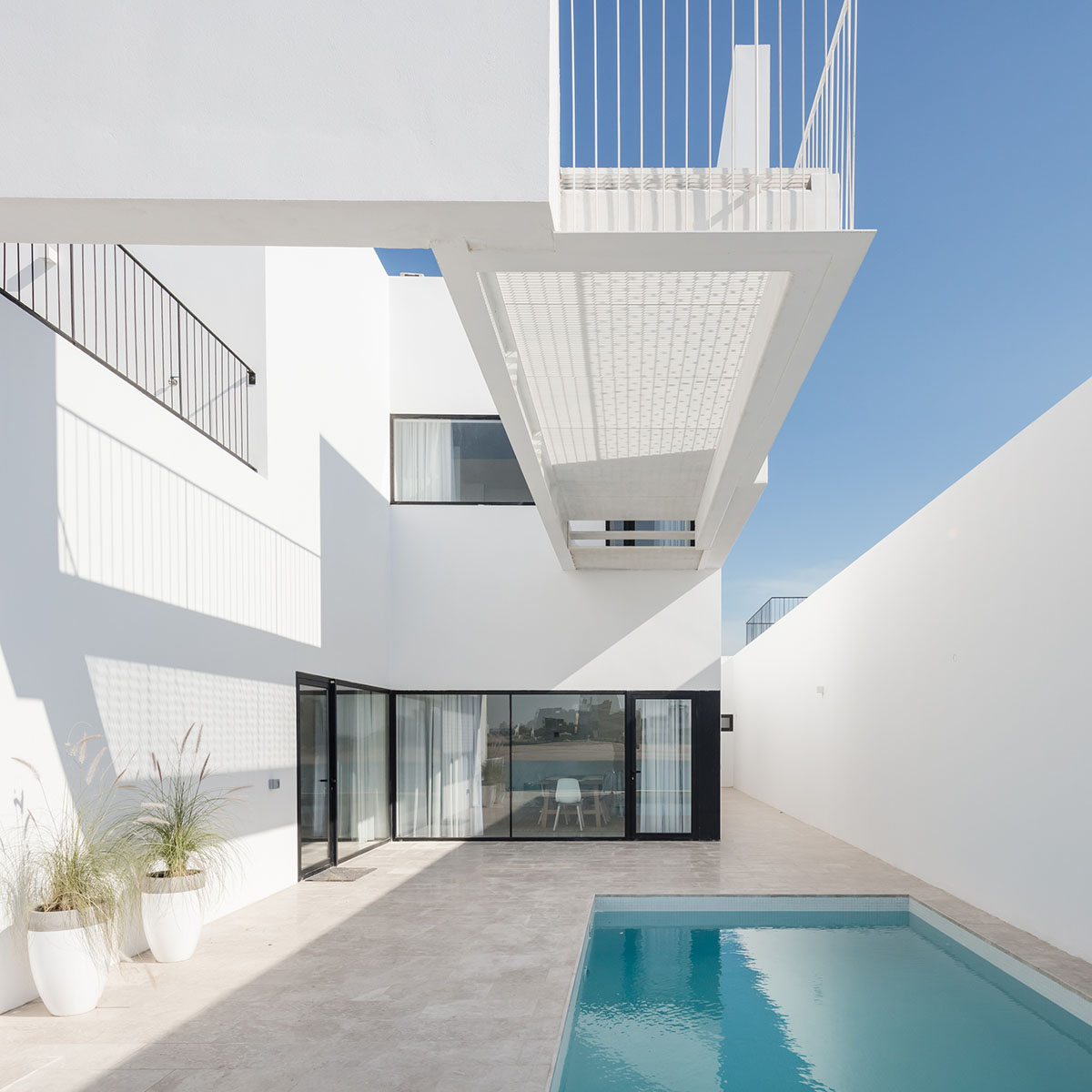 Associated Architects Partnership completes five villas with clear solid-void variations in Kuwait